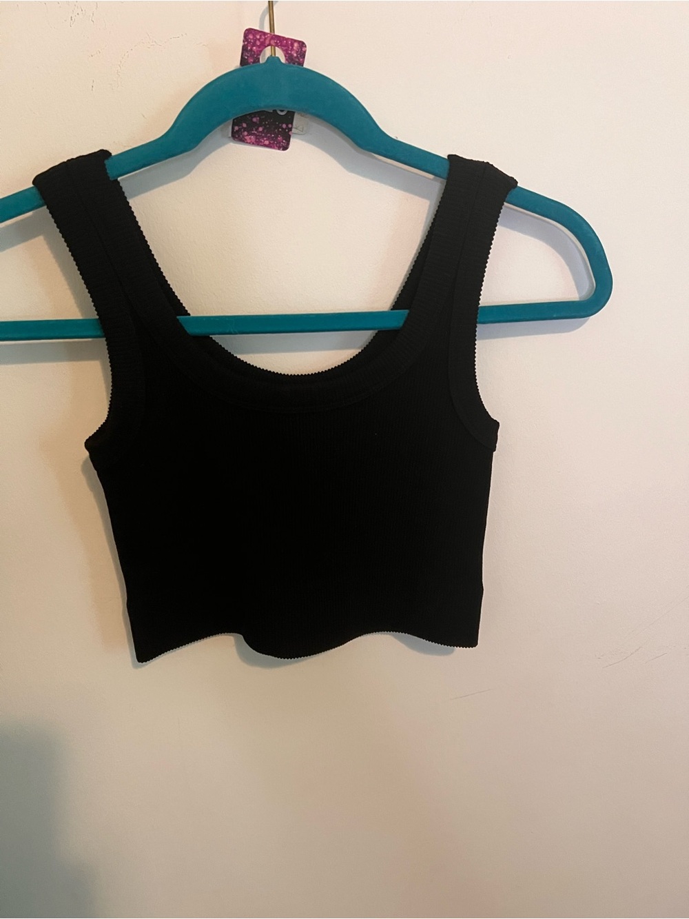 Zenana Outfitters Black Ribbed Scoop Crop Tank